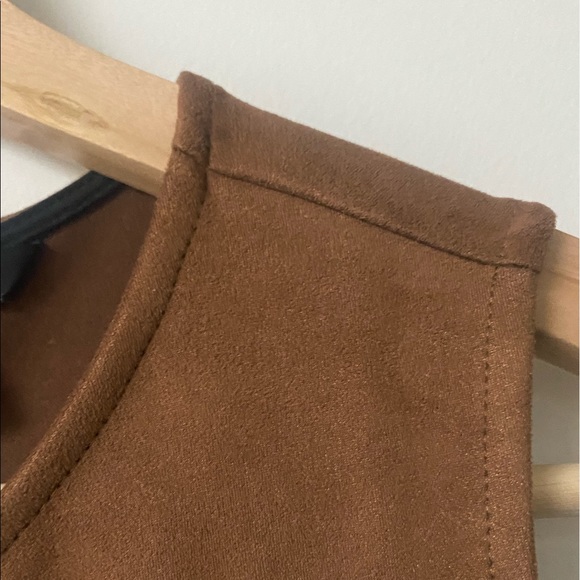 Faux suede sleeveless blouse - Banana Republic - Picture 8 of 10